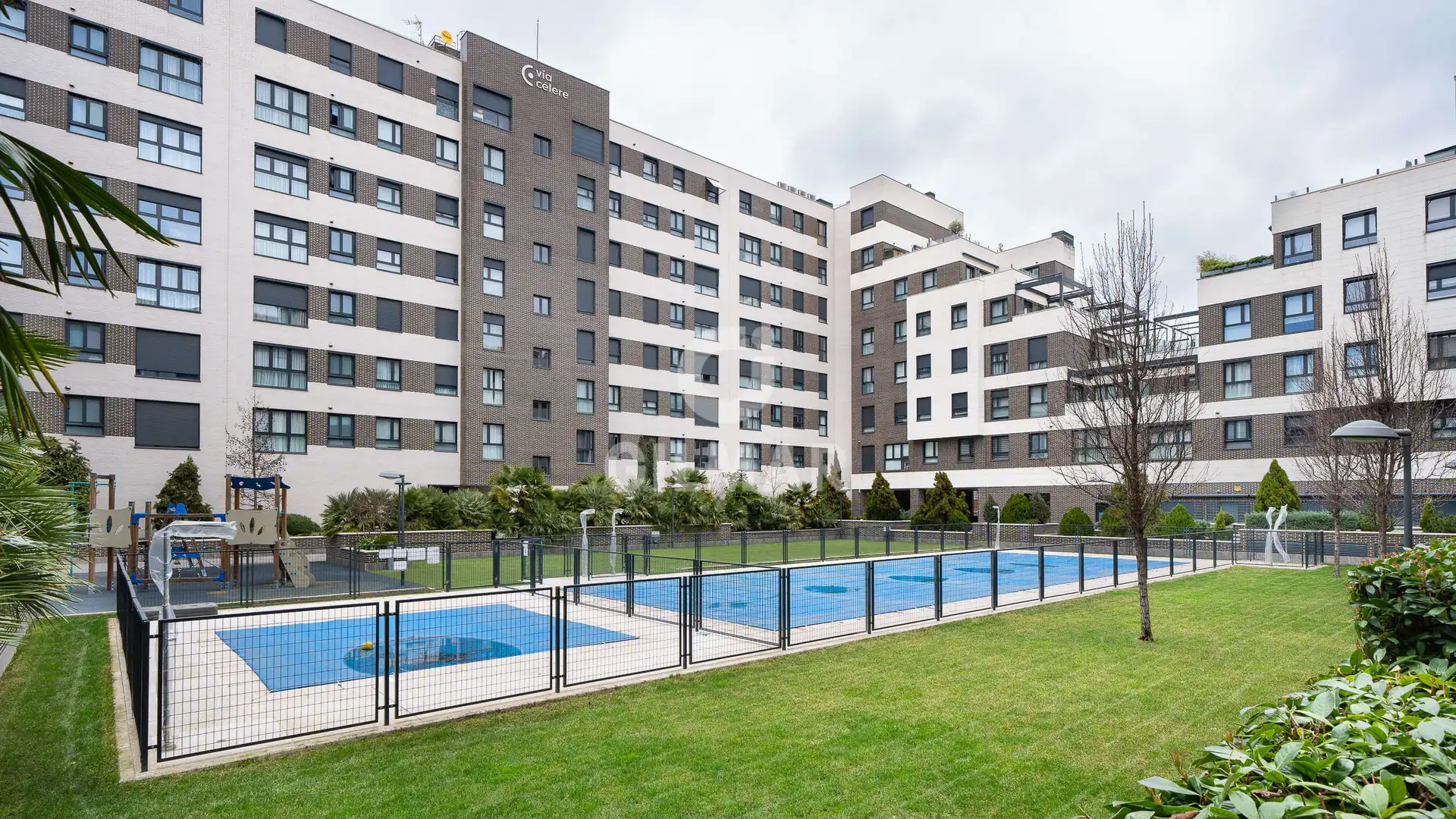 Swimming pool of Flat for sale in Madrid  with Heating, Private garden and Storage room