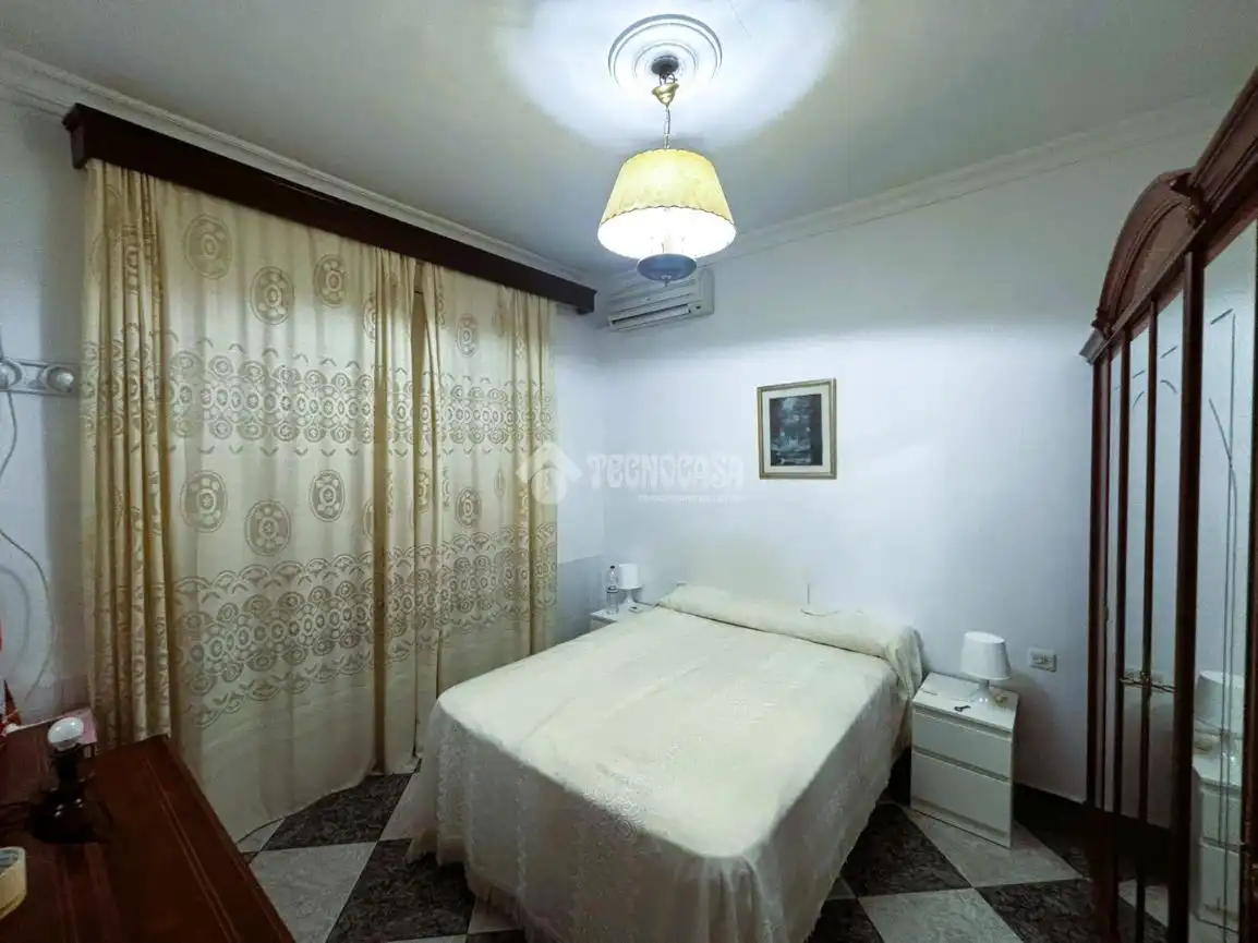 Casa adosada en venta en Pilas