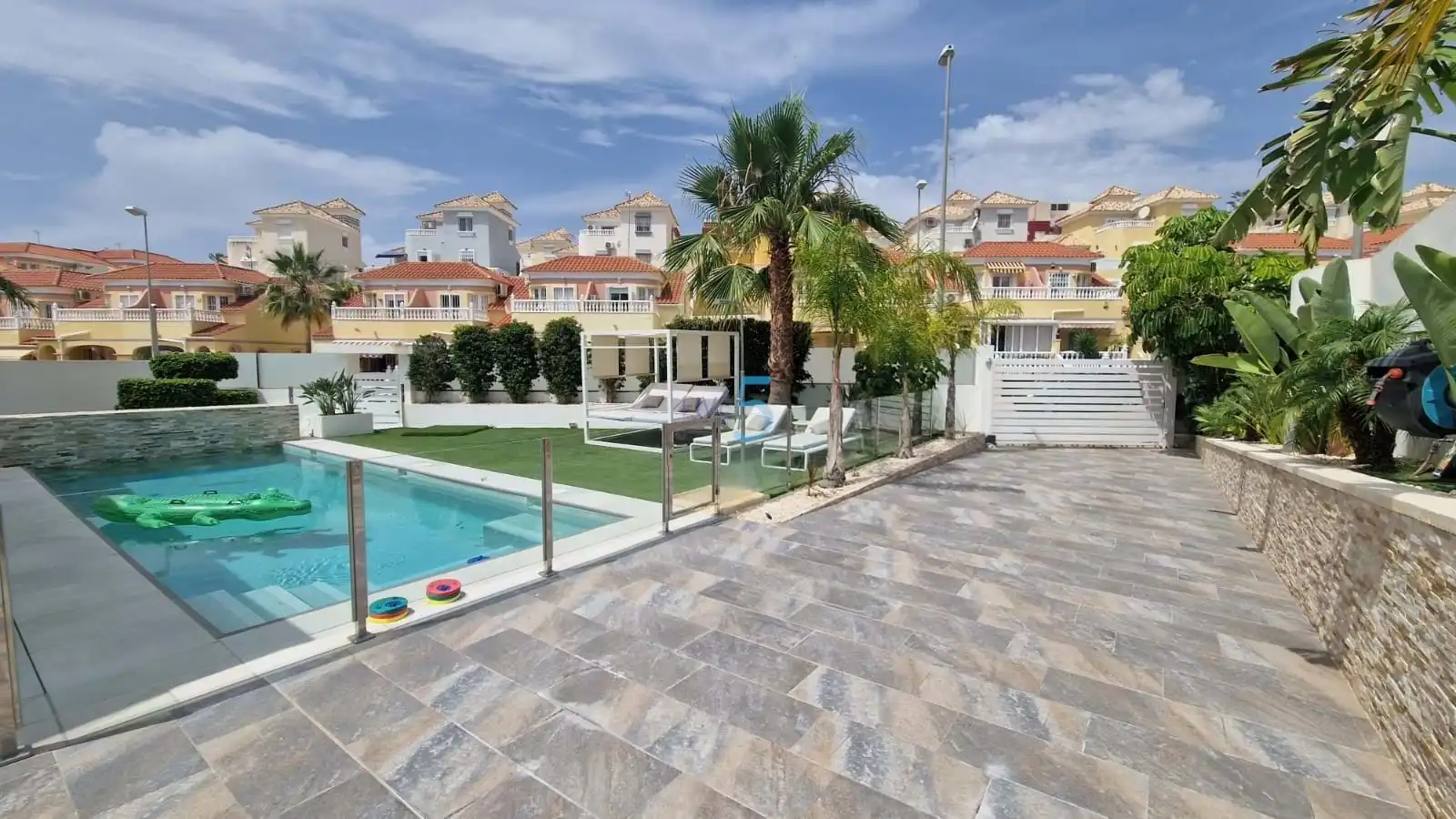 House with terrace for sale in Calle Venezuela, imagen 2