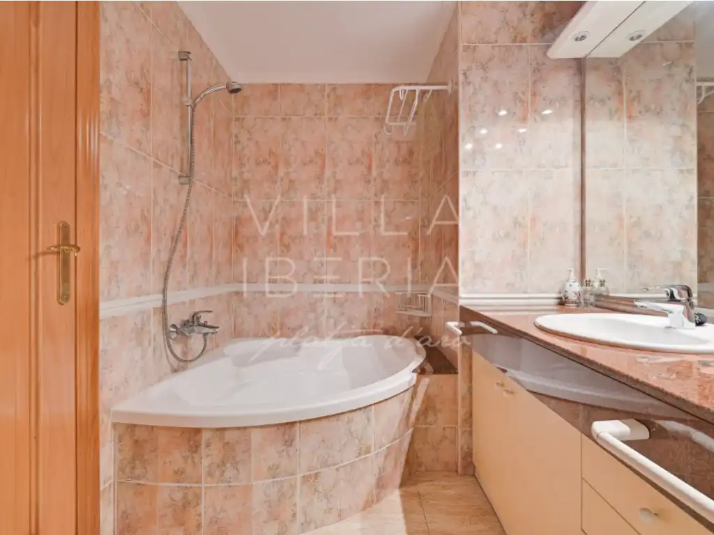 Bathroom of Apartments for sale in Castell d'Aro, Platja d'Aro i s'Agaró  with Heating, Private garden and Terrace