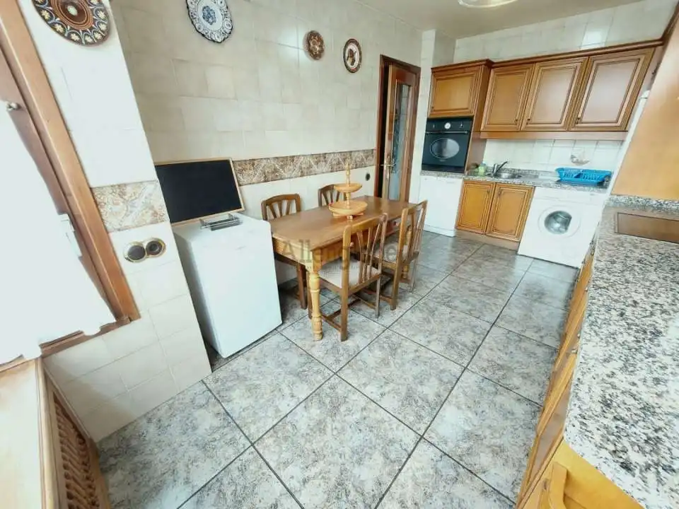 Kitchen of Flat for rent in Oviedo   with Heating