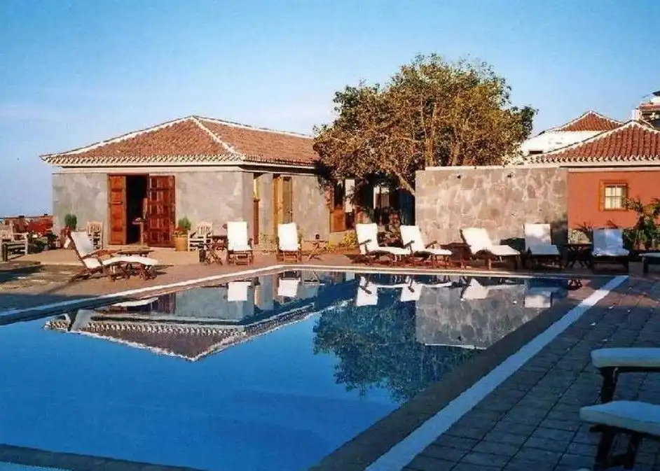 Piscina de Edificio en venta en Los Realejos