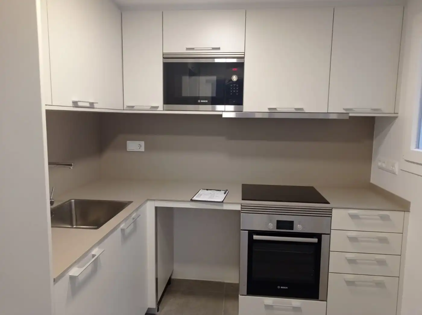 Cuina de Apartament de lloguer en Girona amb Aire condicionat, Calefacció i Parquet