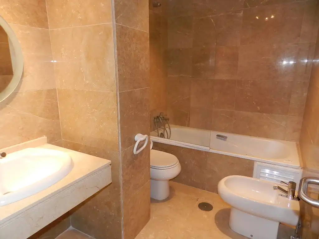 Bany de Apartament en venda en Manilva amb Aire condicionat, Calefacció i Terrassa