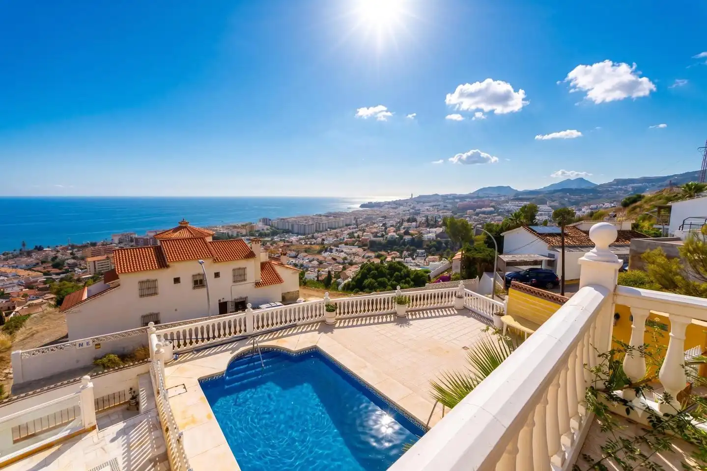 Vista exterior de Casa o chalet en venta en Rincón de la Victoria con Aire acondicionado, Jardín privado y Terraza