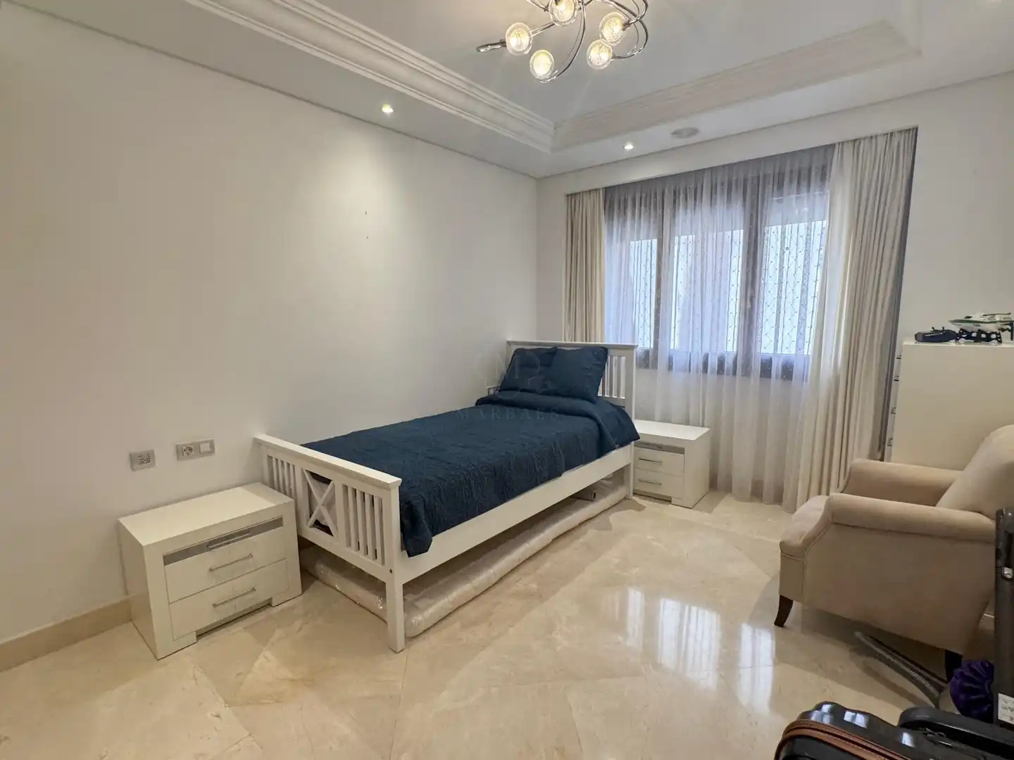 Habitación de Apartamento en venta en Estepona con Aire acondicionado, Terraza y Piscina