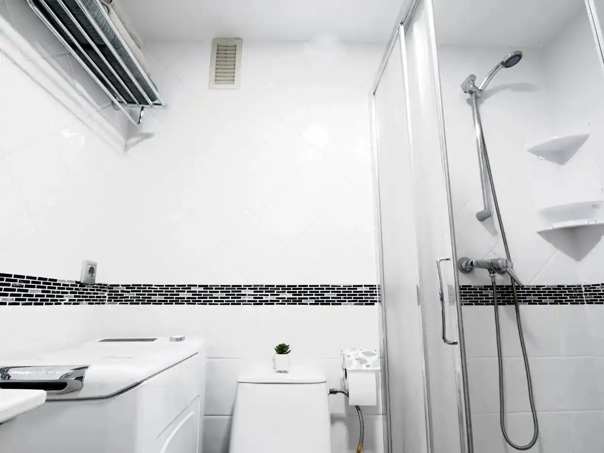 Badezimmer von Wohnung zum Verkauf in Benalmádena mit Klimaanlage, Terrasse und Möbliert