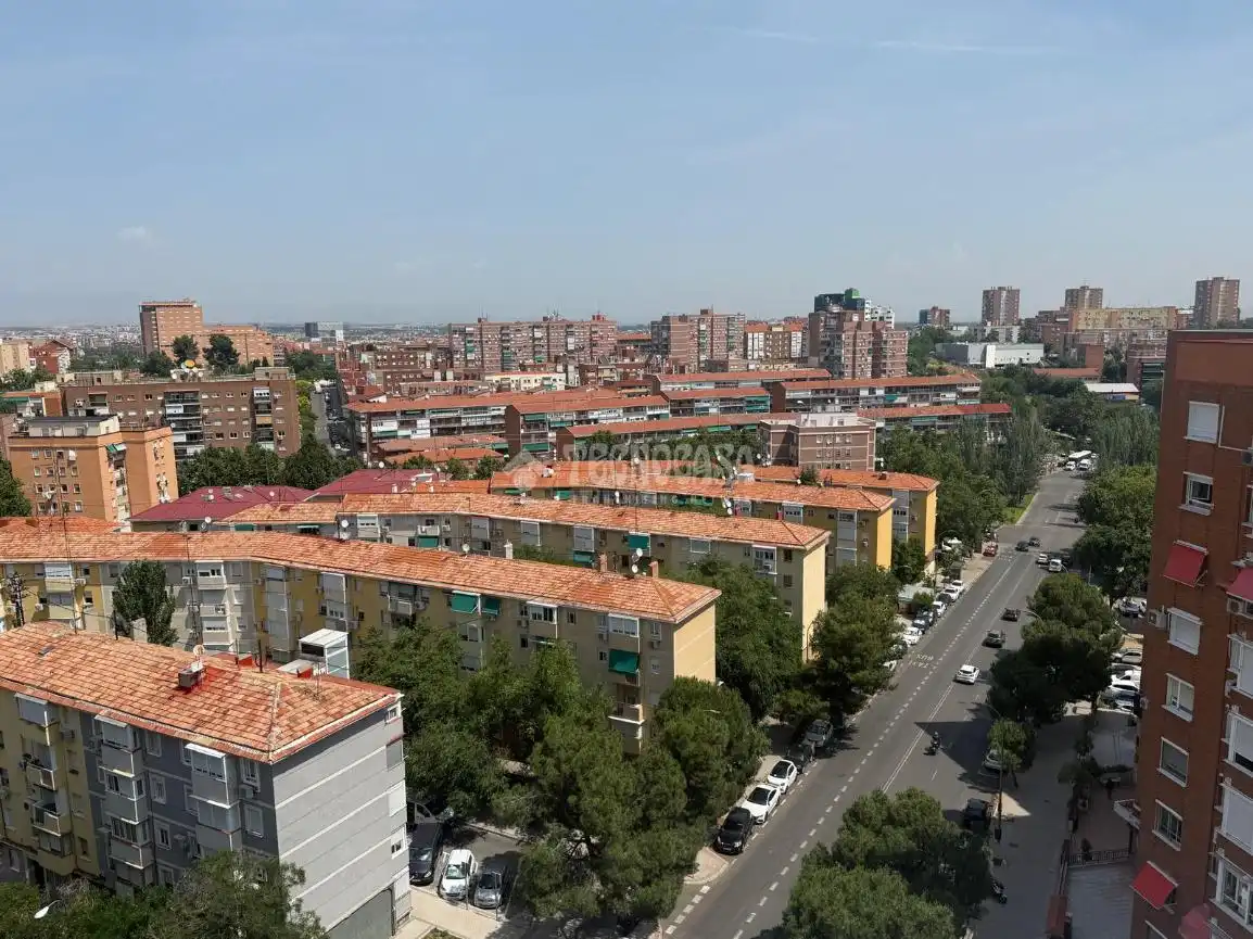 Vista exterior de Piso en venta en Madrid con Terraza y Balcón