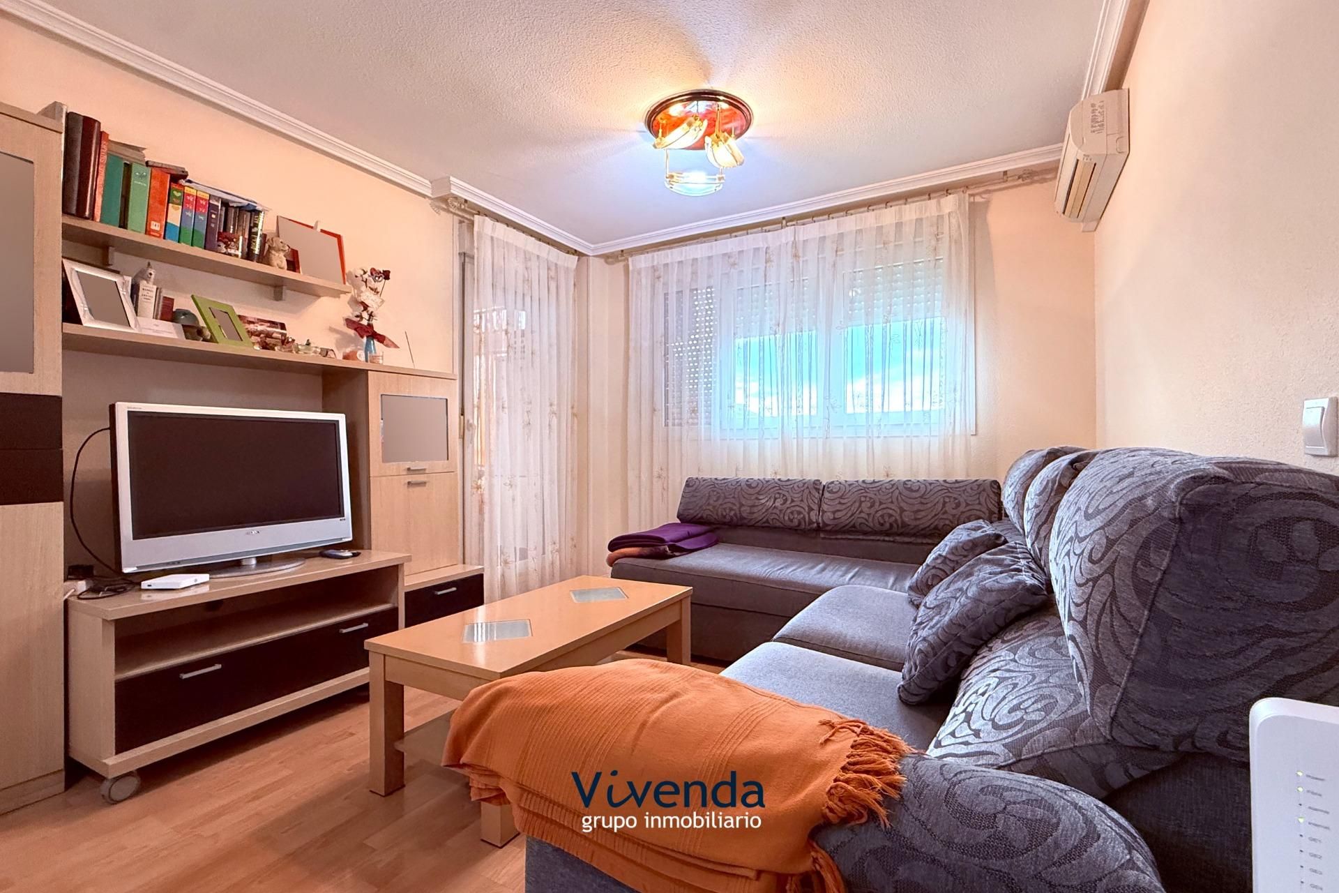 Sala d'estar de Àtic en venda en Humanes de Madrid amb Calefacció, Jardí privat i Terrassa