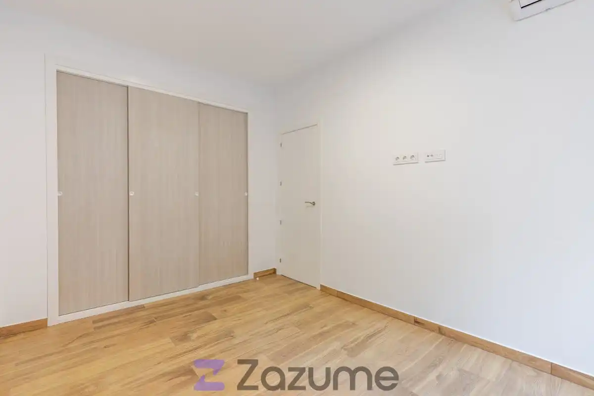 Bedroom of Flat for rent in Madrid  with Air Conditioner, Heating and Furnished