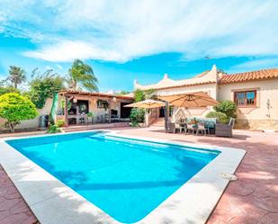 Swimming pool of House or chalet for sale in Marbella  with Air Conditioner, Heating and Private garden