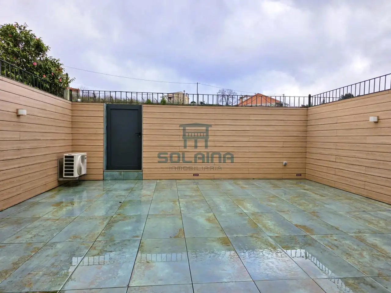 Terrassa de Casa adosada en venda en Ourense Capital  amb Calefacció, Jardí privat i Terrassa