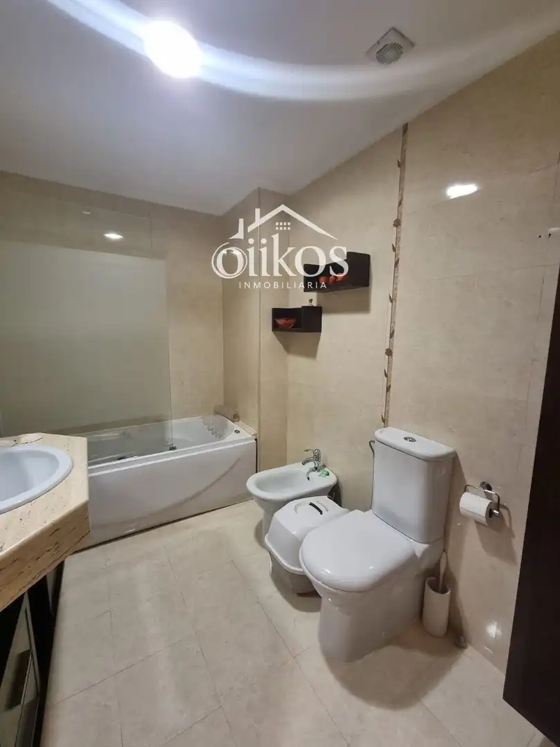 Baño de Casa adosada en venta en Villamayor con Aire acondicionado, Calefacción y Parquet