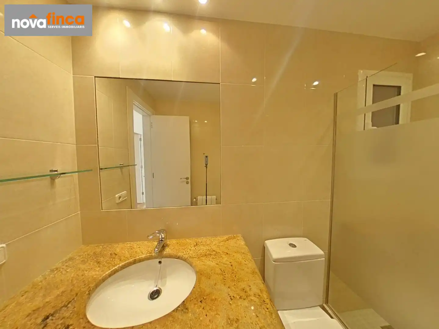 Baño de Piso en venta en Palamós con Aire acondicionado, Calefacción y Parquet