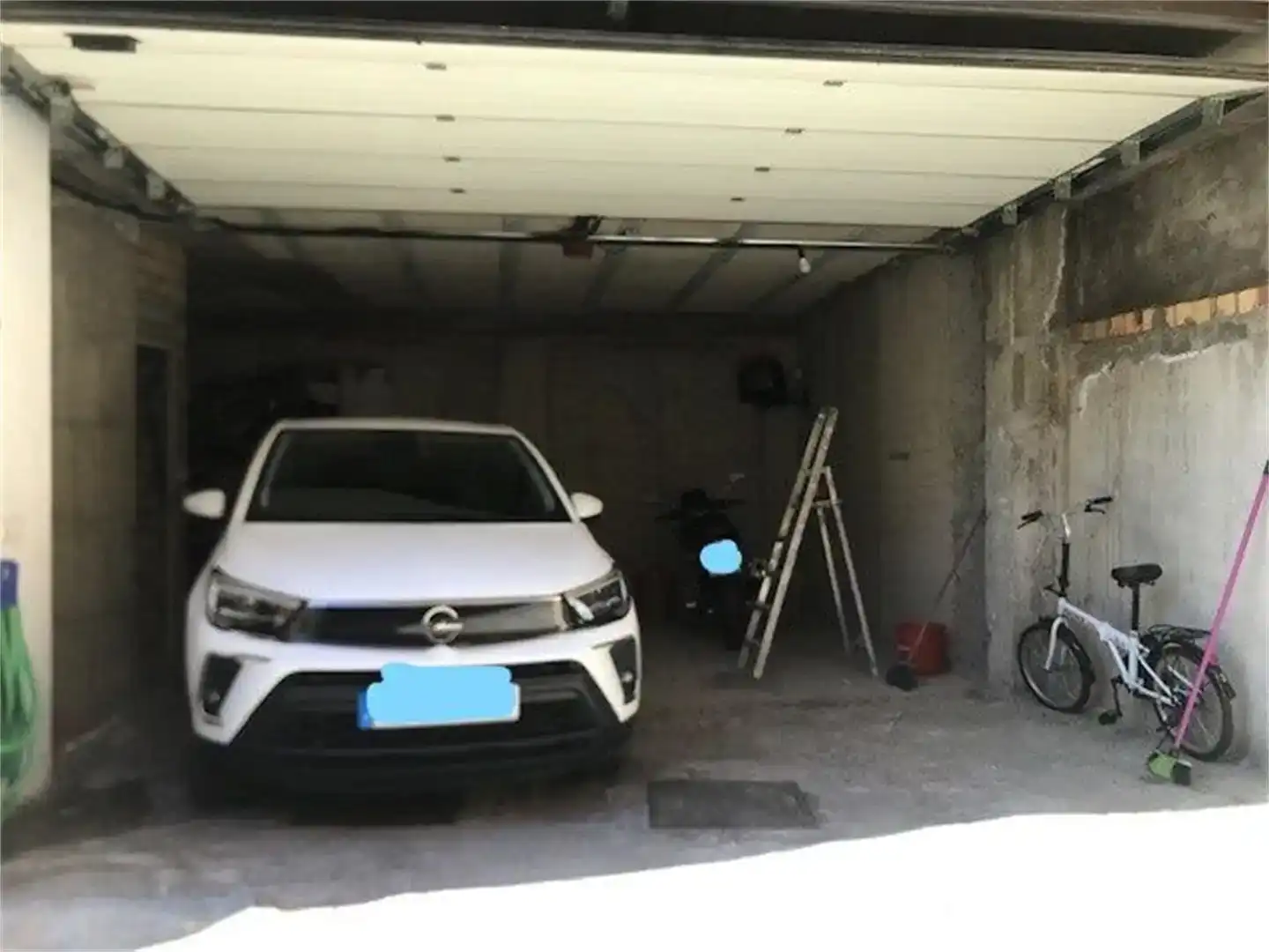 Aparcament de Casa adosada en venda en Gelves amb Balcó