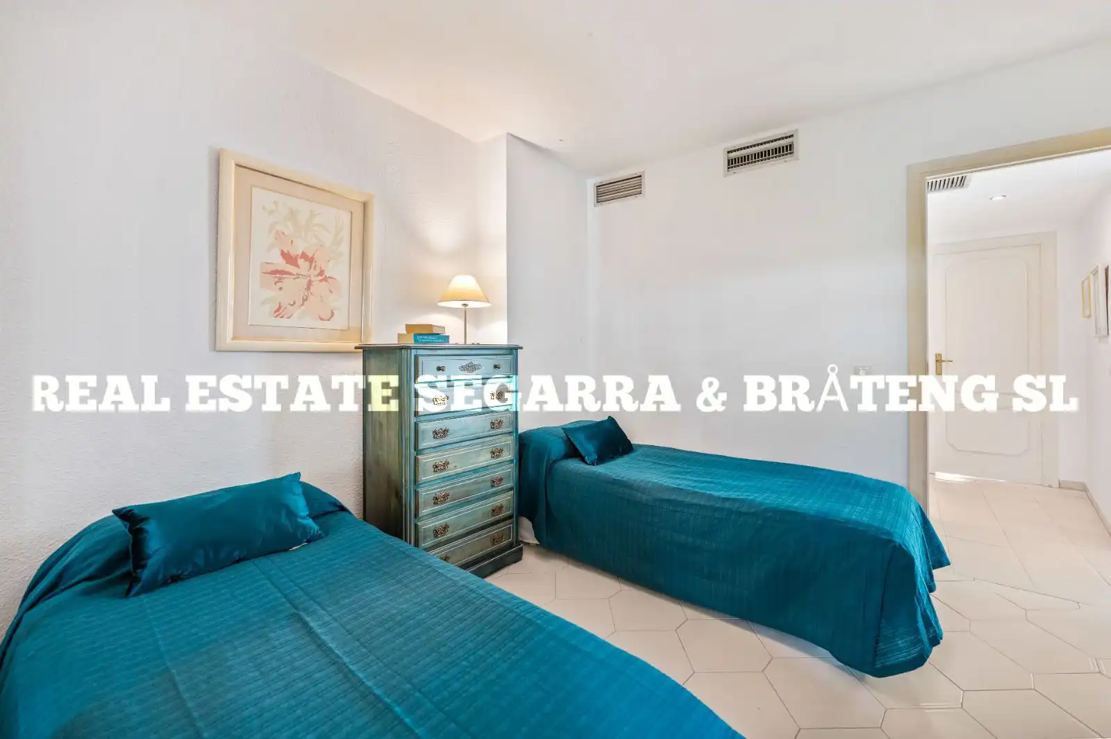 Dormitori de Apartament en venda en Mijas amb Aire condicionat, Terrassa i Moblat