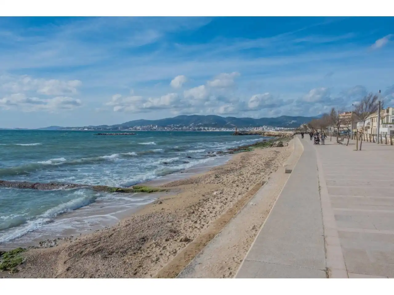Außenansicht von Wohnung zum Verkauf in  Palma de Mallorca mit Klimaanlage, Terrasse und Möbliert