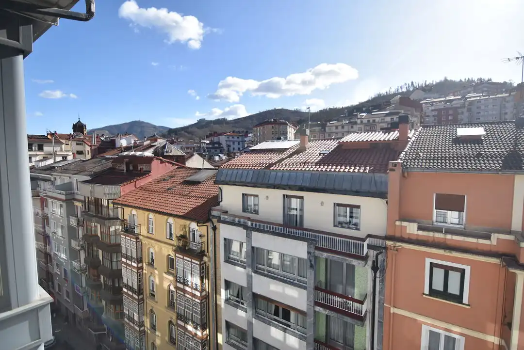Vista exterior de Dúplex en venta en Eibar con Calefacción