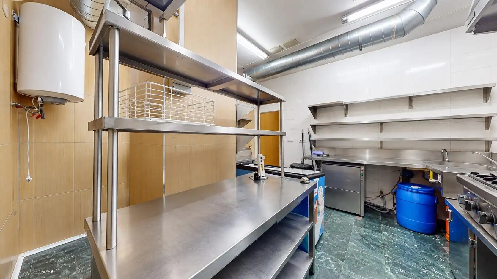 Cocina de Local en venta en Granada con Aire acondicionado y Amueblado