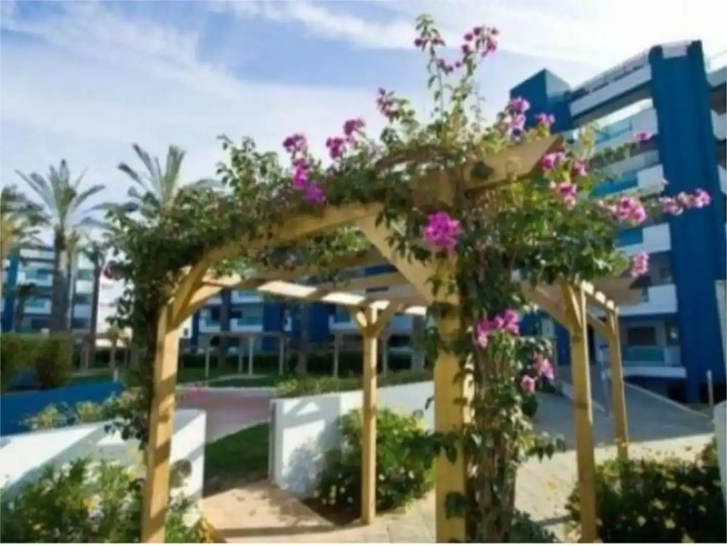 Terrasse von Wohnungen zur Miete in Santa Eulària des Riu mit Klimaanlage und Schwimmbad