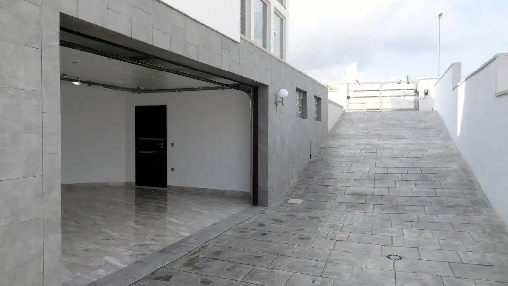 Vista exterior de Casa o chalet en venta en L'Alfàs del Pi con Aire acondicionado, Calefacción y Jardín privado