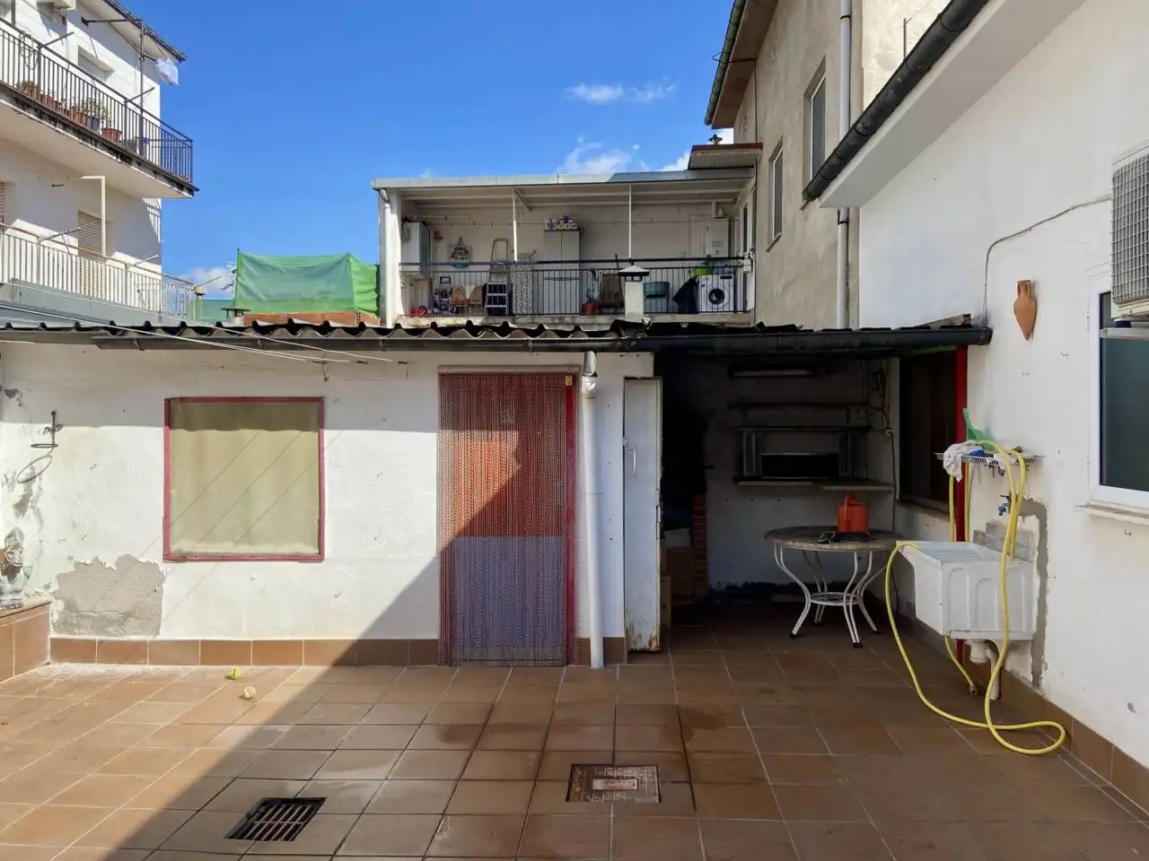 Vista exterior de Casa adosada en venta en Olot con Calefacción, Jardín privado y Terraza