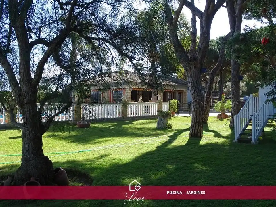 Exterior view of Houses for sale in Chiclana de la Frontera  with Air Conditioner, Heating and Private garden
