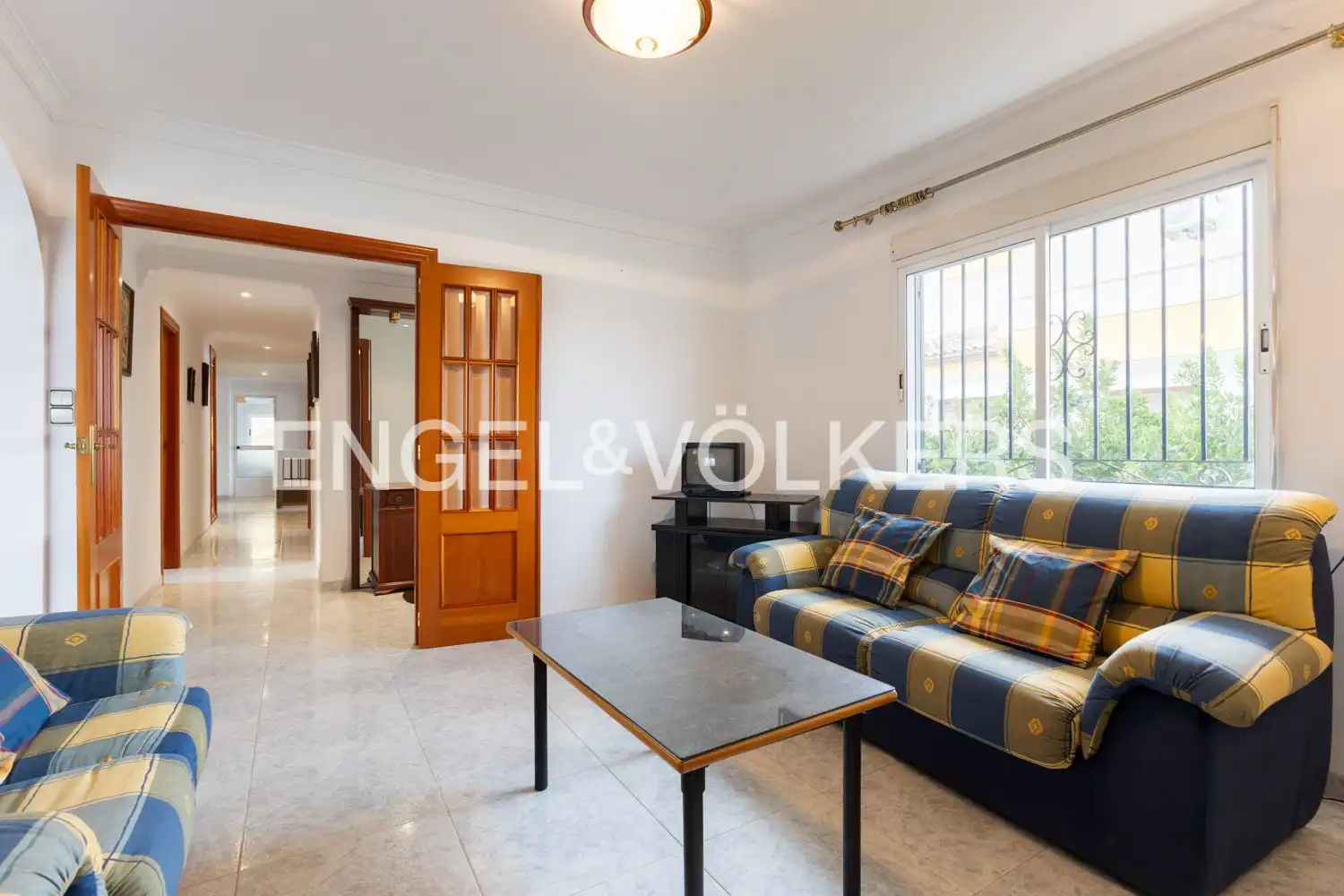 Sala d'estar de Casa o xalet en venda en Oliva amb Calefacció, Jardí privat i Terrassa