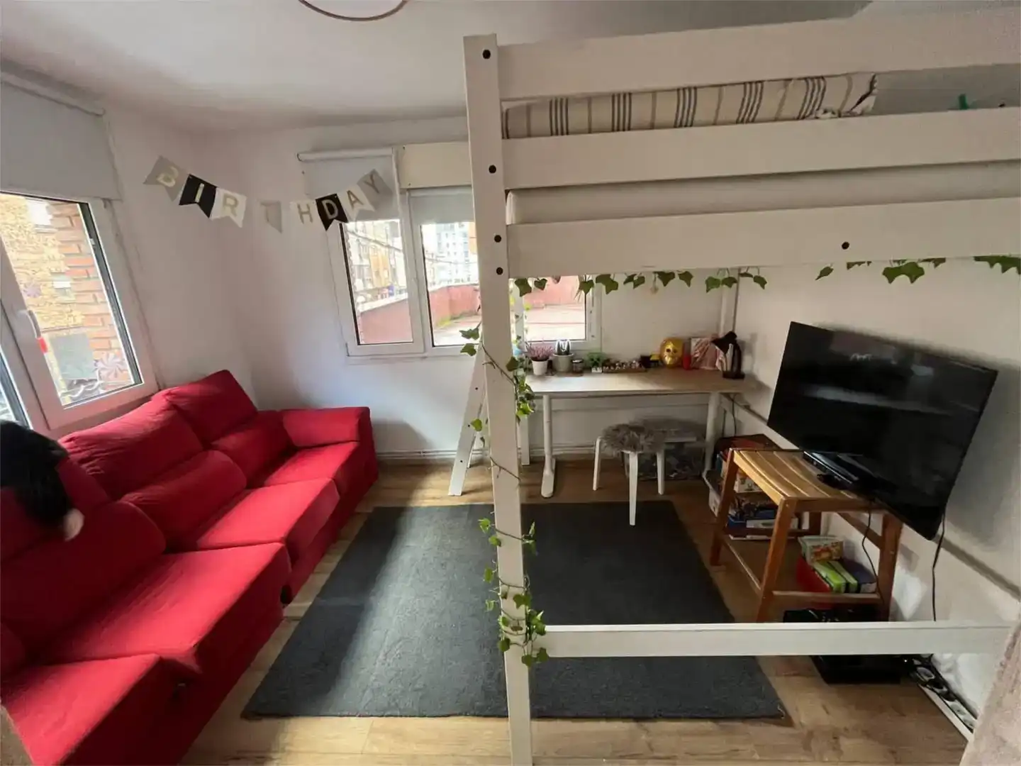 Sala d'estar de Pis en venda en Llanera amb Jardí privat, Moblat i Balcó