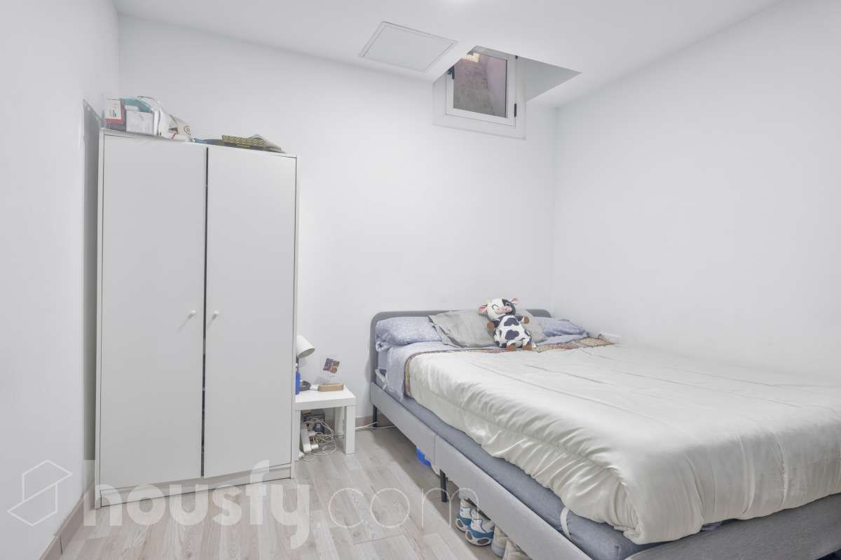 Bedroom of Flat for sale in  Barcelona Capital  with Air Conditioner, Heating and Parquet flooring