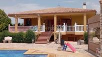 Vista exterior de Casa o xalet en venda en Baza amb Calefacció i Piscina