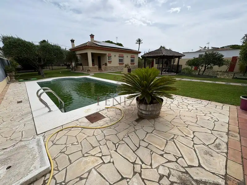 Swimming pool of Houses for rent in El Puerto de Santa María  with Air Conditioner, Private garden and Storage room