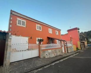 Vista exterior de Casa o xalet en venda en Teror amb Aire condicionat, Terrassa i Piscina