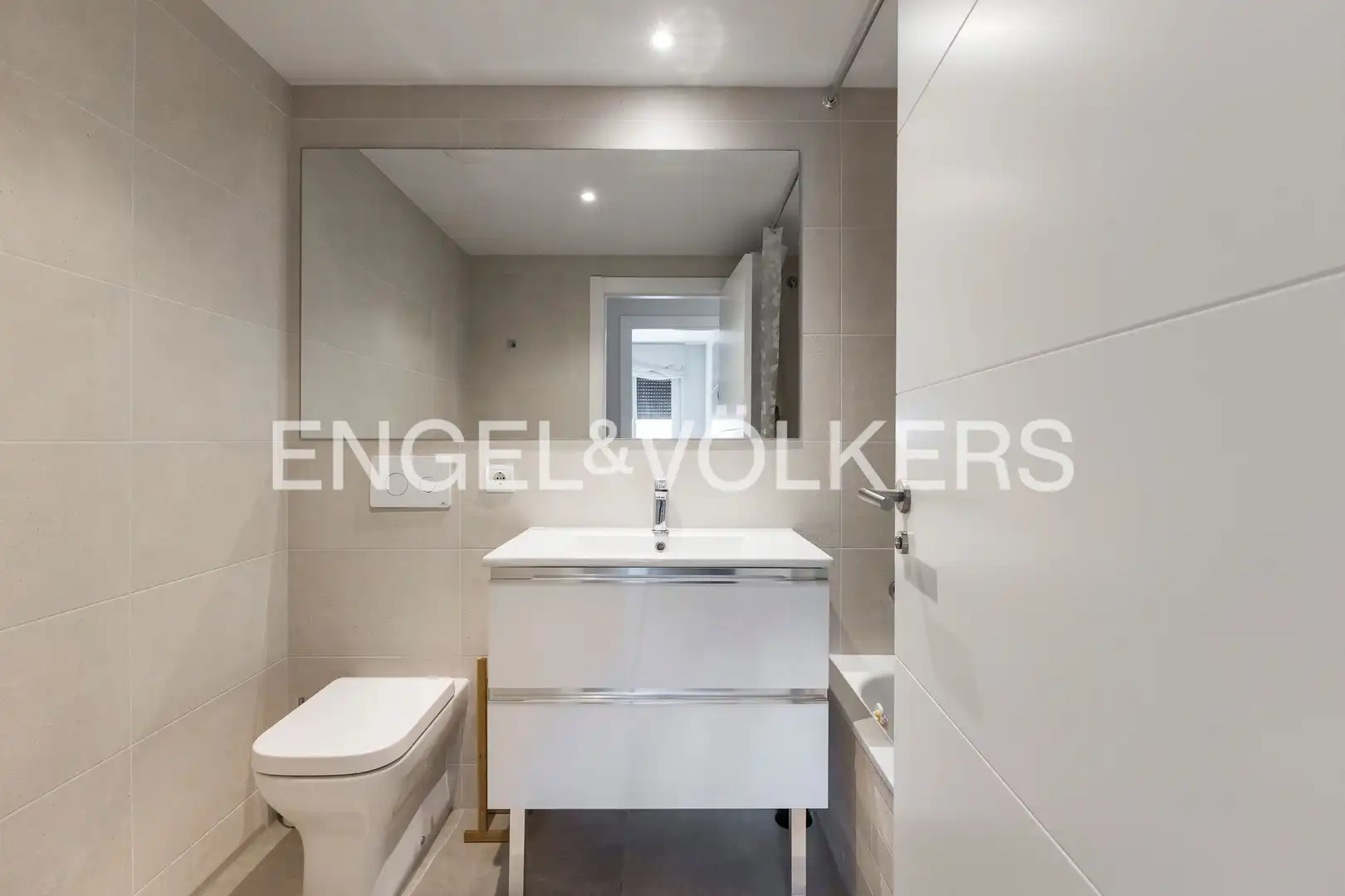 Bathroom of Flat for sale in Madrid  with Air Conditioner, Heating and Terrace