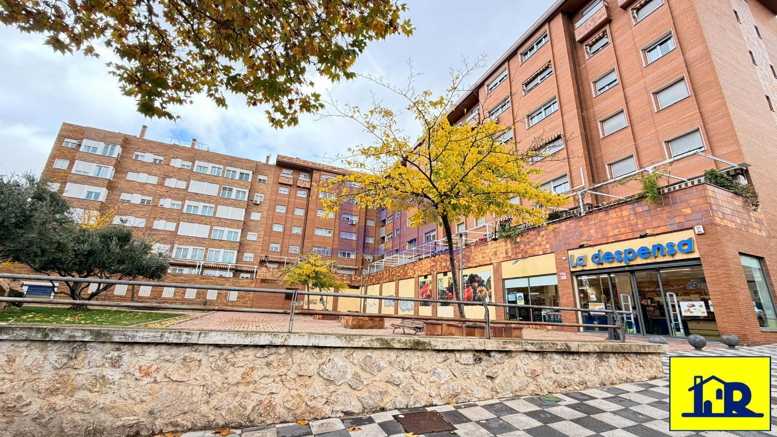 Vista exterior de Pis de lloguer en Cuenca Capital amb Calefacció, Terrassa i Traster