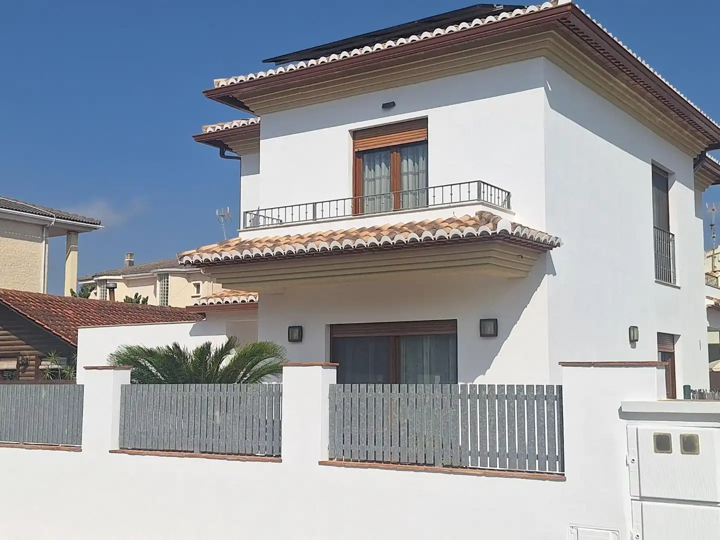 Vista exterior de Casa o xalet en venda en Oliva amb Aire condicionat, Terrassa i Piscina