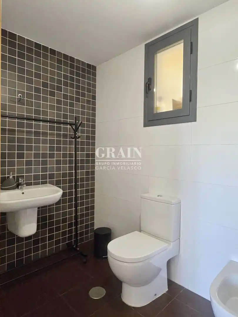 Baño de Piso en venta en Albacete con Calefacción, Terraza y Trastero