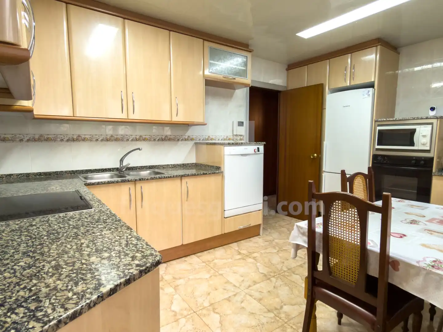Cocina de Piso en venta en L'Hospitalet de Llobregat con Calefacción y Balcón