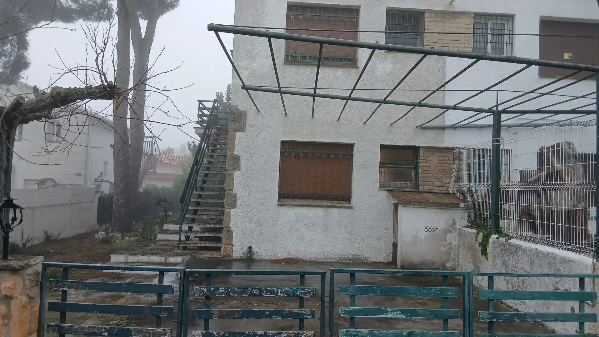 Vista exterior de Casa adosada en venda en Roda de Berà amb Jardí privat i Terrassa