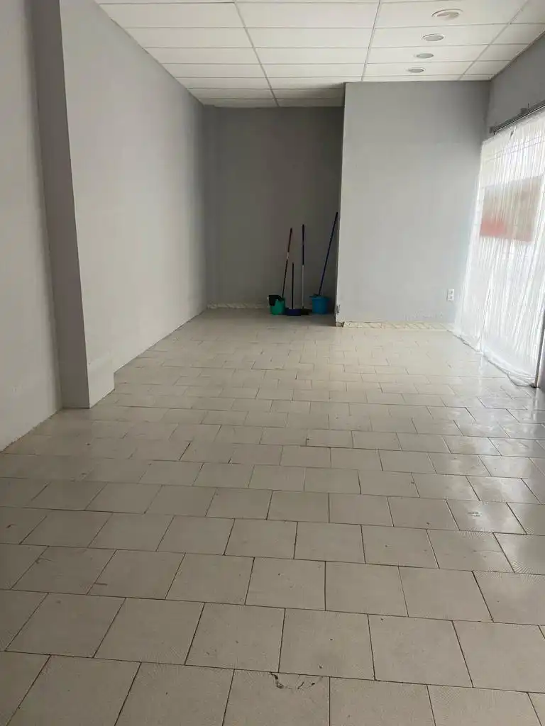 Gewerbefläche zur Miete in Carrer de Lleida, imagen 3