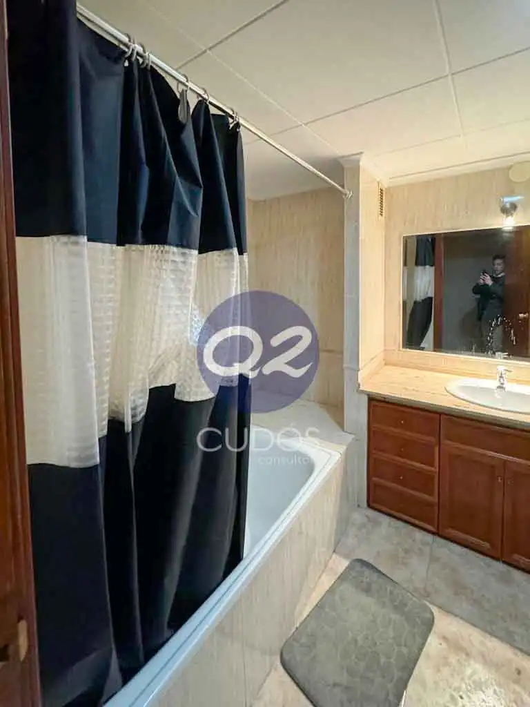 Bany de Pis en venda en Balaguer amb Aire condicionat, Calefacció i Parquet