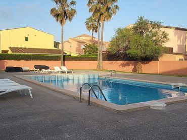 Casa aparellada amb piscina en venda a Sa Torre