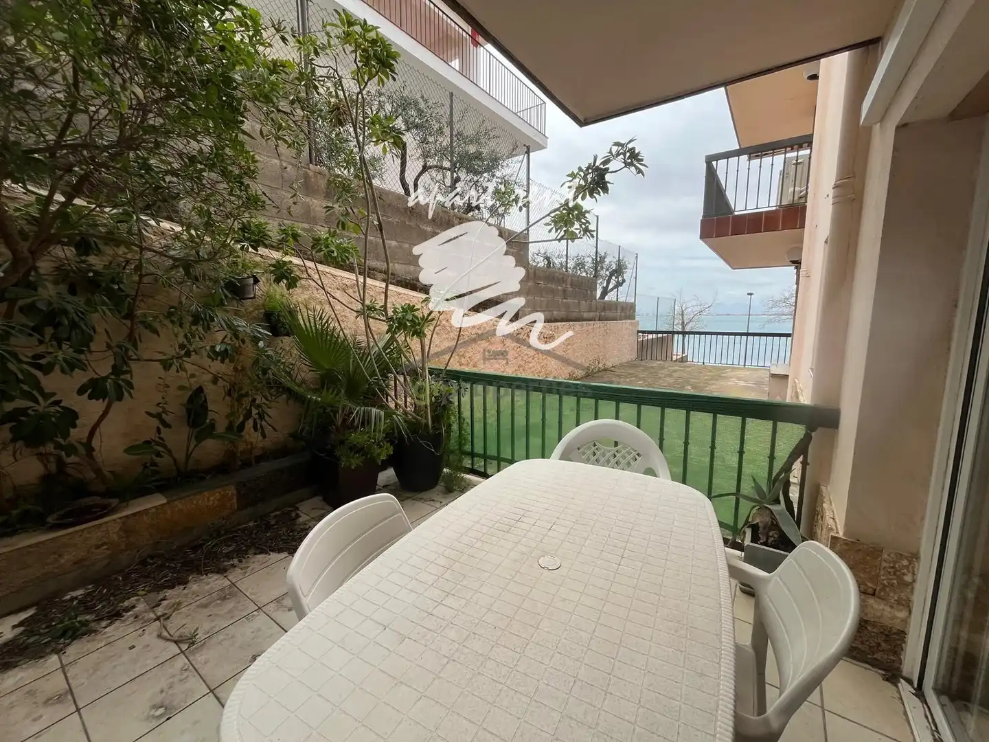Piso con terraza en venta en del Far