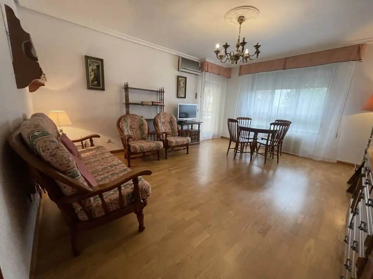 Living room of Flat for rent in  Toledo Capital  with Air Conditioner, Heating and Parquet flooring