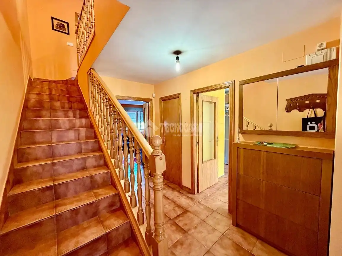 Casa adosada en venta en Fuensaldaña con Aire acondicionado y Alarma
