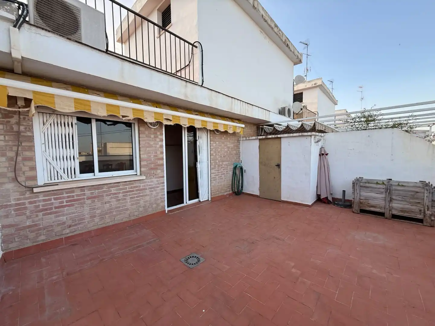 Terrasse von Wohnung zur Miete in Chiva mit Klimaanlage und Terrasse