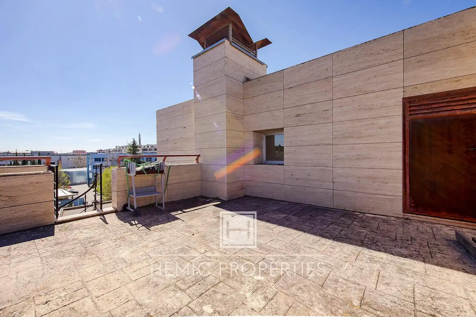 Außenansicht von Dachboden zum Verkauf in Tres Cantos mit Klimaanlage, Privatgarten und Terrasse
