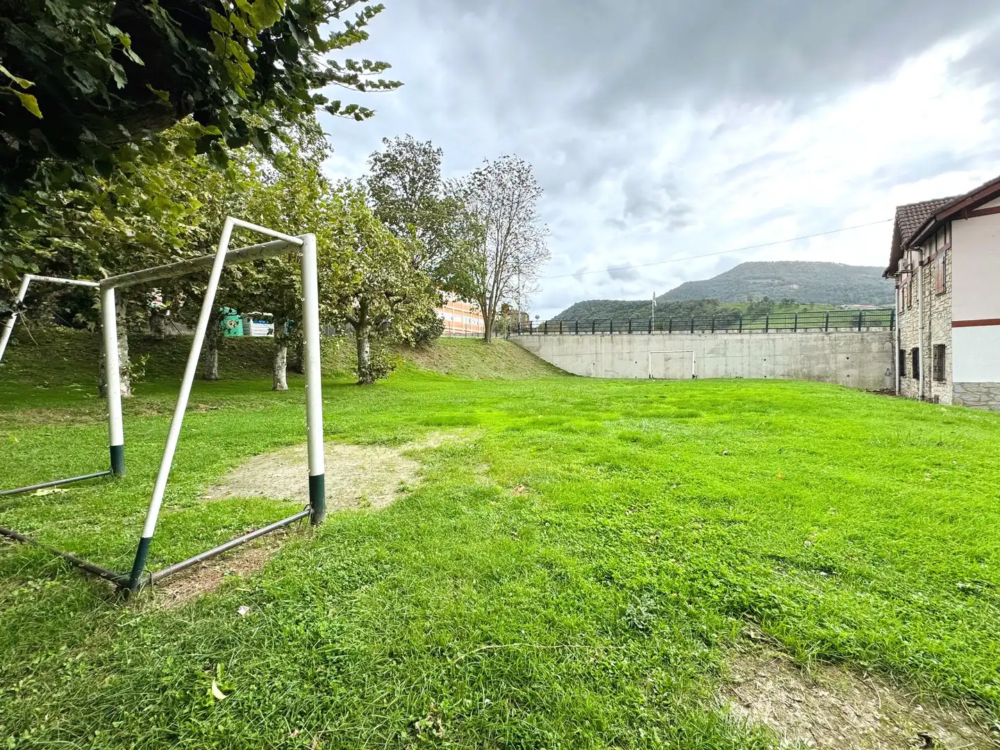 Wohnung zum Verkauf in Artziniega mit Heizung, Privatgarten und Parkett