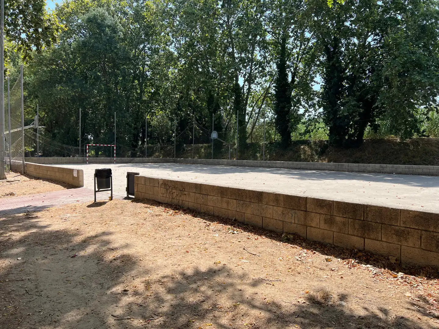 Parking de Casa adosada en venta en Tordera con Calefacción, Jardín privado y Parquet