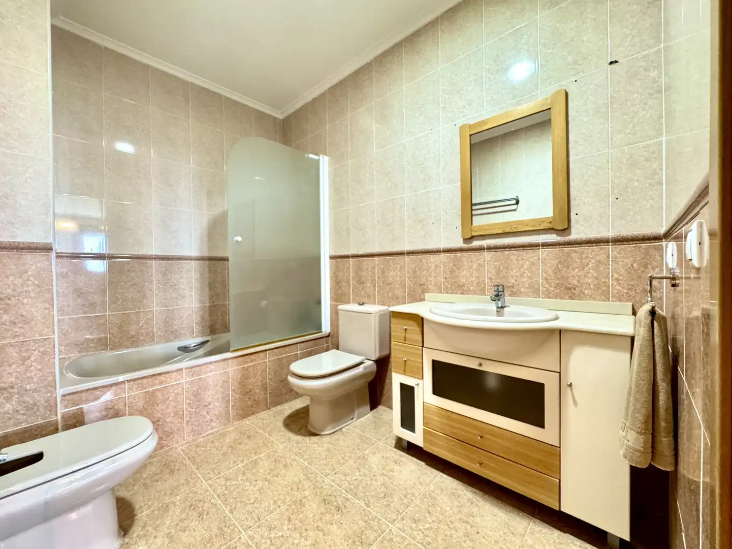 Bathroom of Flat for rent in Torrent  with Air Conditioner, Heating and Private garden